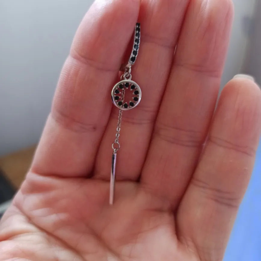 Par de Brincos Preto Clássico com Zircônias