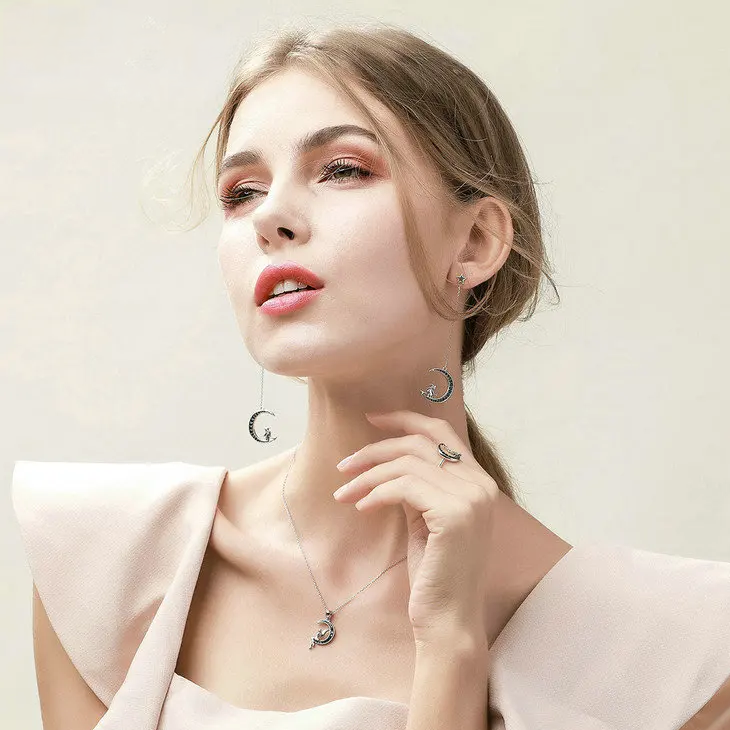 Par de Brincos Bruxa da Lua em Prata 925