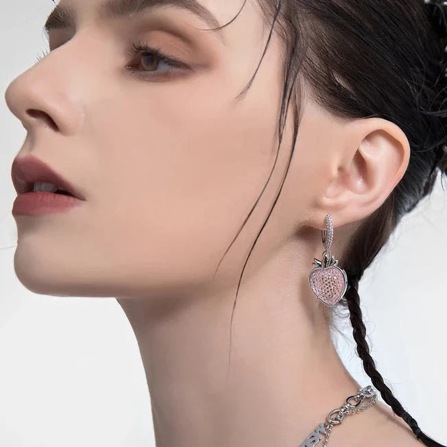 Par de Brincos Moranguinho com Zircônias